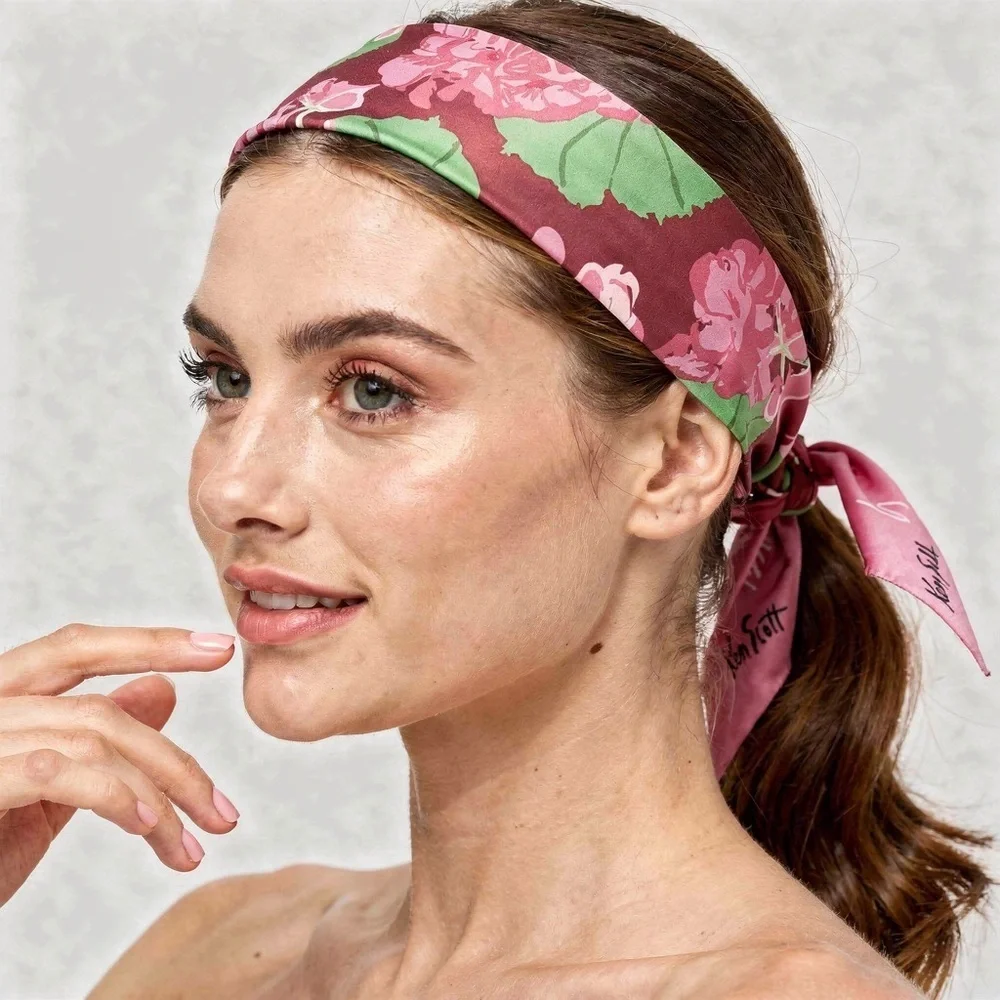 Gucci Silk Pink Floral Print Ken Scott Twilly Neck Bow Scarf